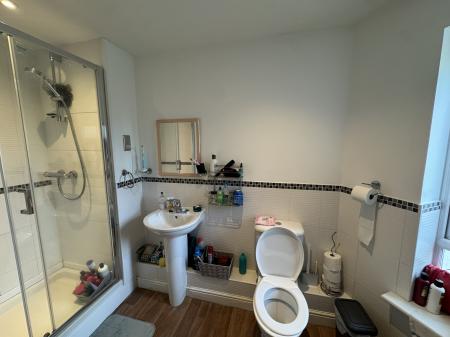 2 bedroom Apartment for sale in Trafalgar Gardens, Pound Hill, Crawley, RH10