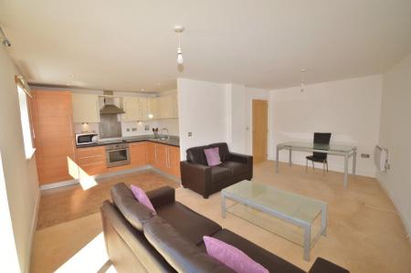 2 bedroom Apartment for sale in Trafalgar Gardens, Pound Hill, Crawley, RH10