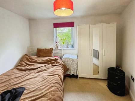 2 bedroom Apartment for sale in Trafalgar Gardens, Pound Hill, Crawley, RH10