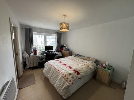 2 bedroom Apartment for sale in Trafalgar Gardens, Pound Hill, Crawley, RH10