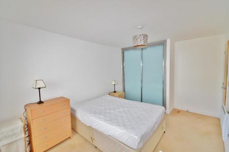 2 bedroom Apartment for sale in Trafalgar Gardens, Pound Hill, Crawley, RH10