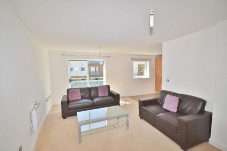 2 bedroom Apartment for sale in Trafalgar Gardens, Pound Hill, Crawley, RH10