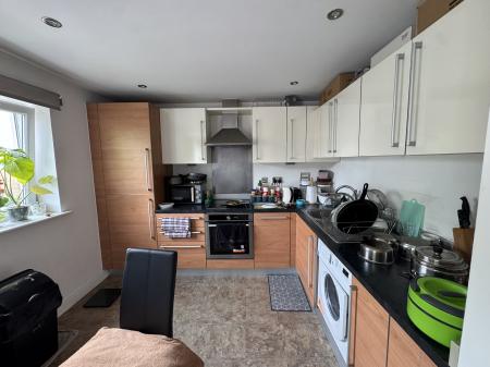 2 bedroom Apartment for sale in Trafalgar Gardens, Pound Hill, Crawley, RH10