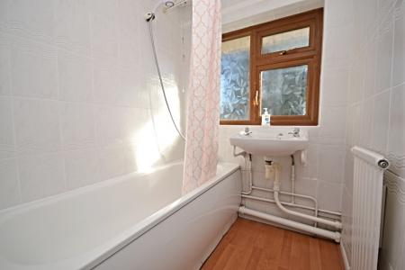 3 bedroom Terraced House to let in Ridgeside, Three Bridges, Crawley, RH10