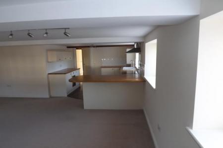 2 bedroom Flat to let in London Road, Dorking, RH4
