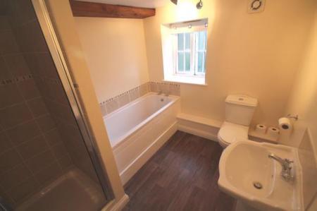 2 bedroom Flat to let in London Road, Dorking, RH4