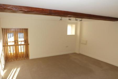 2 bedroom Flat to let in London Road, Dorking, RH4