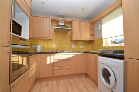2 bedroom Flat to let in Three Bridges Road, Crawley, RH10