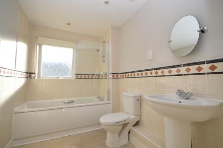 2 bedroom Flat to let in Three Bridges Road, Crawley, RH10