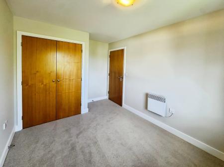 2 bedroom Flat to let in Three Bridges Road, Crawley, RH10