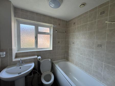 3 bedroom End of terrace house to let in Detling Road, Tollgate Hill, Crawley, RH11