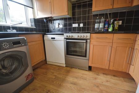 3 bedroom End of terrace house to let in Detling Road, Tollgate Hill, Crawley, RH11