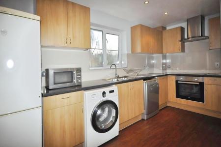 2 bedroom Apartment for sale in Lyon Close, Maidenbower, Crawley, RH10