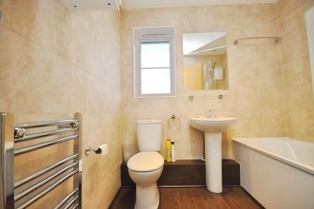 2 bedroom Apartment for sale in Lyon Close, Maidenbower, Crawley, RH10