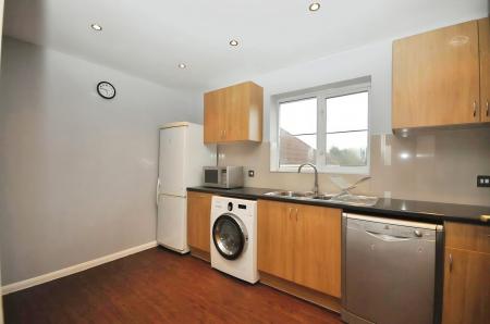 2 bedroom Apartment for sale in Lyon Close, Maidenbower, Crawley, RH10