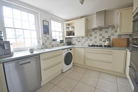 3 bedroom House to let in Haywards Heath Road, Balcombe, RH17