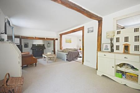 3 bedroom House to let in Haywards Heath Road, Balcombe, RH17