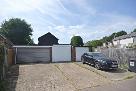3 bedroom House to let in Haywards Heath Road, Balcombe, RH17