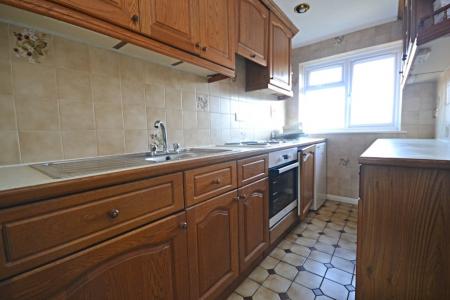 1 bedroom Maisonette to let in Beech Road, Horsham, RH12