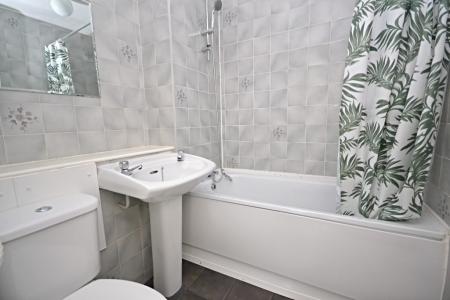 1 bedroom Maisonette to let in Beech Road, Horsham, RH12