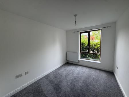 2 bedroom Flat to let in Commonwealth Drive, Three Bridges, Crawley, RH10