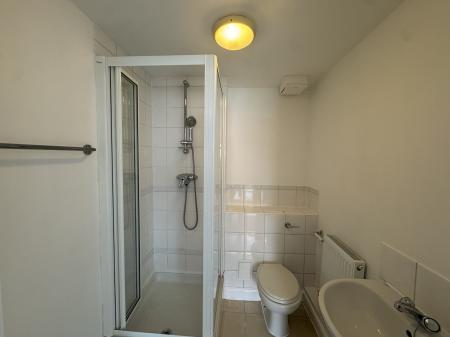 2 bedroom Flat to let in Commonwealth Drive, Three Bridges, Crawley, RH10