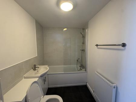 2 bedroom Flat to let in Commonwealth Drive, Three Bridges, Crawley, RH10