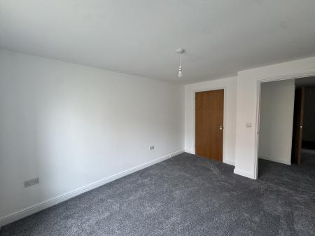 2 bedroom Flat to let in Commonwealth Drive, Three Bridges, Crawley, RH10