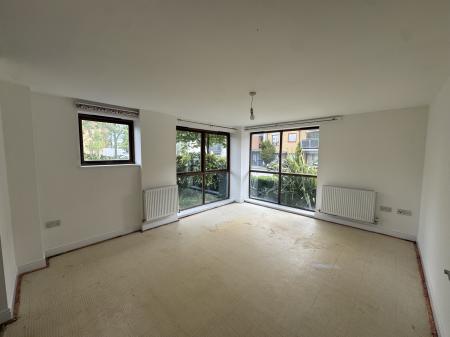 2 bedroom Flat to let in Commonwealth Drive, Three Bridges, Crawley, RH10