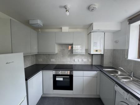 2 bedroom Flat to let in Commonwealth Drive, Three Bridges, Crawley, RH10