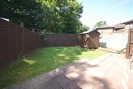 1 bedroom End of terrace house to let in Carlton Tye, Horley, RH6
