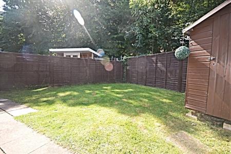 1 bedroom End of terrace house to let in Carlton Tye, Horley, RH6