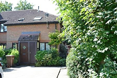 1 bedroom End of terrace house to let in Carlton Tye, Horley, RH6