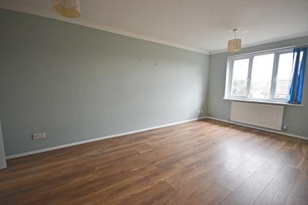 2 bedroom Maisonette to let in Saltdean Close, Southgate, Crawley, RH10