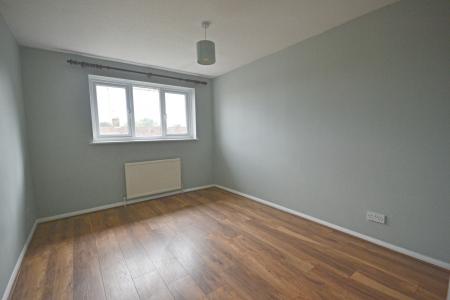 2 bedroom Maisonette to let in Saltdean Close, Southgate, Crawley, RH10