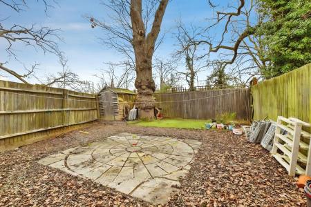 4 bedroom Town house for sale in Delrogue Road, Ifield, Crawley, RH11