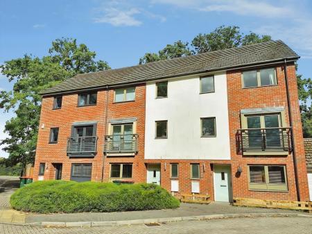 Delrogue Road, Ifield, Crawley, RH11