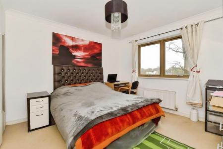 4 bedroom Town house for sale in Delrogue Road, Ifield, Crawley, RH11