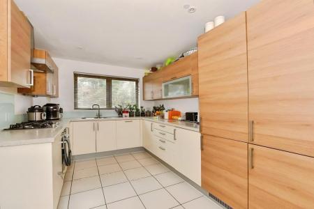 4 bedroom Town house for sale in Delrogue Road, Ifield, Crawley, RH11