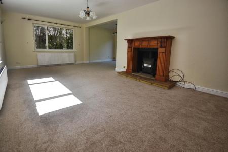 5 bedroom Detached house to let in Forge Wood, Steeres Lane, Crawley, RH10