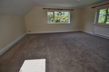 5 bedroom Detached house to let in Forge Wood, Steeres Lane, Crawley, RH10