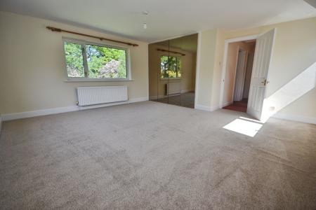 5 bedroom Detached house to let in Forge Wood, Steeres Lane, Crawley, RH10