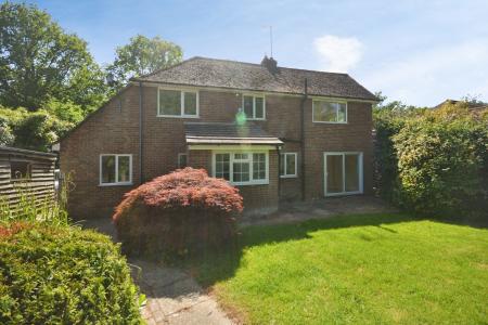 5 bedroom Detached house to let in Forge Wood, Steeres Lane, Crawley, RH10