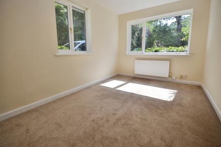 5 bedroom Detached house to let in Forge Wood, Steeres Lane, Crawley, RH10