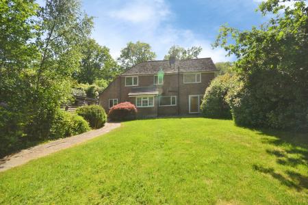 5 bedroom Detached house to let in Forge Wood, Steeres Lane, Crawley, RH10