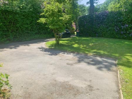5 bedroom Detached house to let in Forge Wood, Steeres Lane, Crawley, RH10