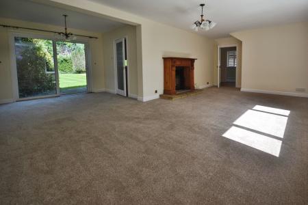 5 bedroom Detached house to let in Forge Wood, Steeres Lane, Crawley, RH10