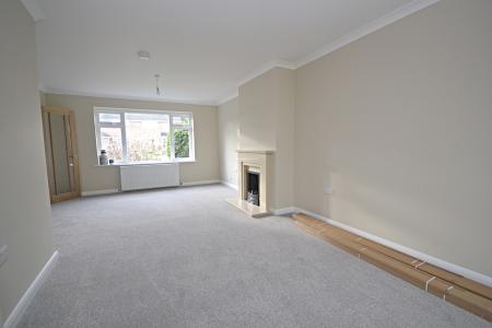 3 bedroom Semi-detached house to let in Furnace Farm Road, Furnace Green, Crawley, RH10