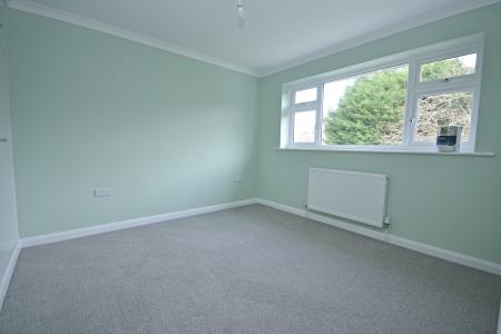 3 bedroom Semi-detached house to let in Furnace Farm Road, Furnace Green, Crawley, RH10
