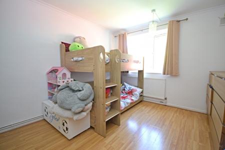 2 bedroom Flat to let in Dedisham Close, Furnace Green, Crawley, RH10